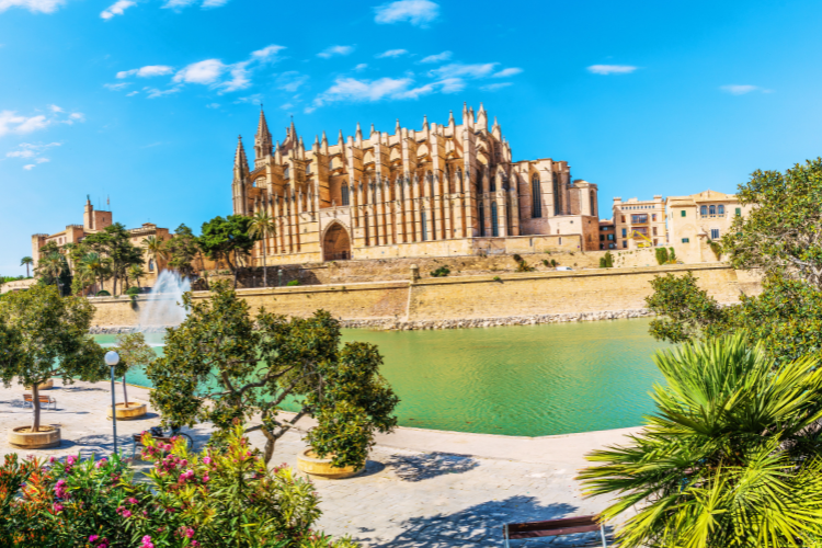 Team Building Mallorca: Exceptional Venues For Corporate Retreats 4 Palma Cathedral